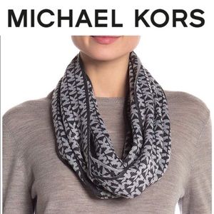 Michael kors scarf💎